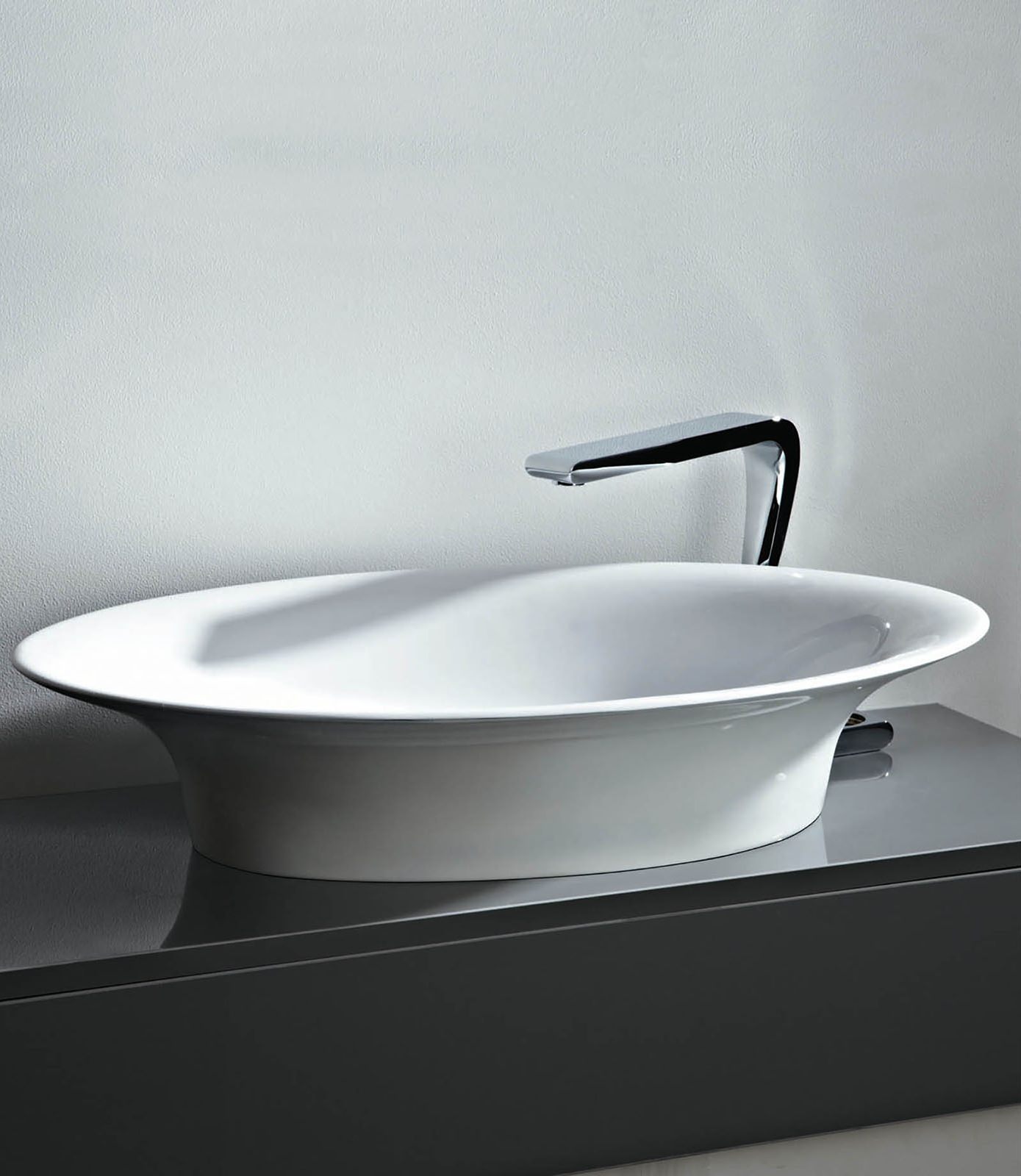 Phoenix 690mm White Oval Counter Top Basin VB030