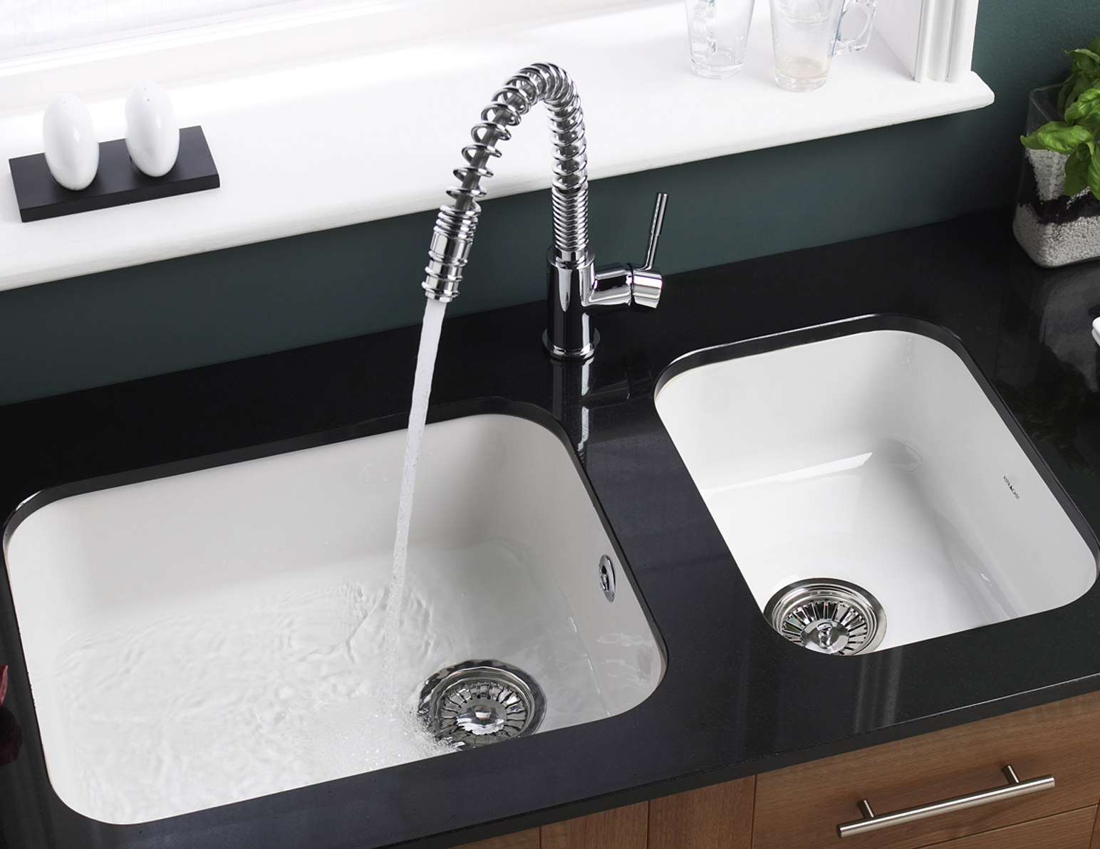 white ceramic undermount kitchen sink