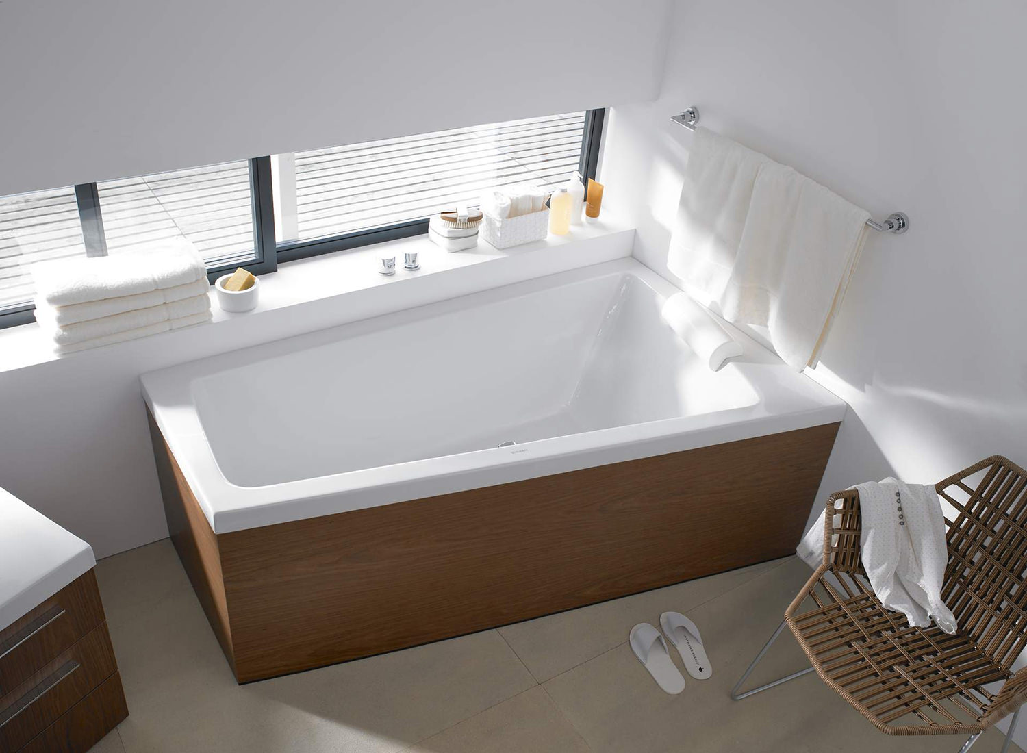 Duravit Paiova Corner Right Bathtub 1700 x 1300mm - 700267