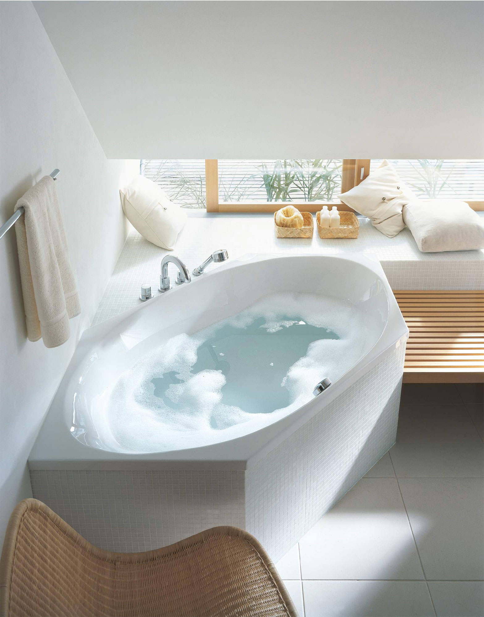 Duravit 2x3 Hexagonal 2000 x 1000mm Bathtub With Frame 700026