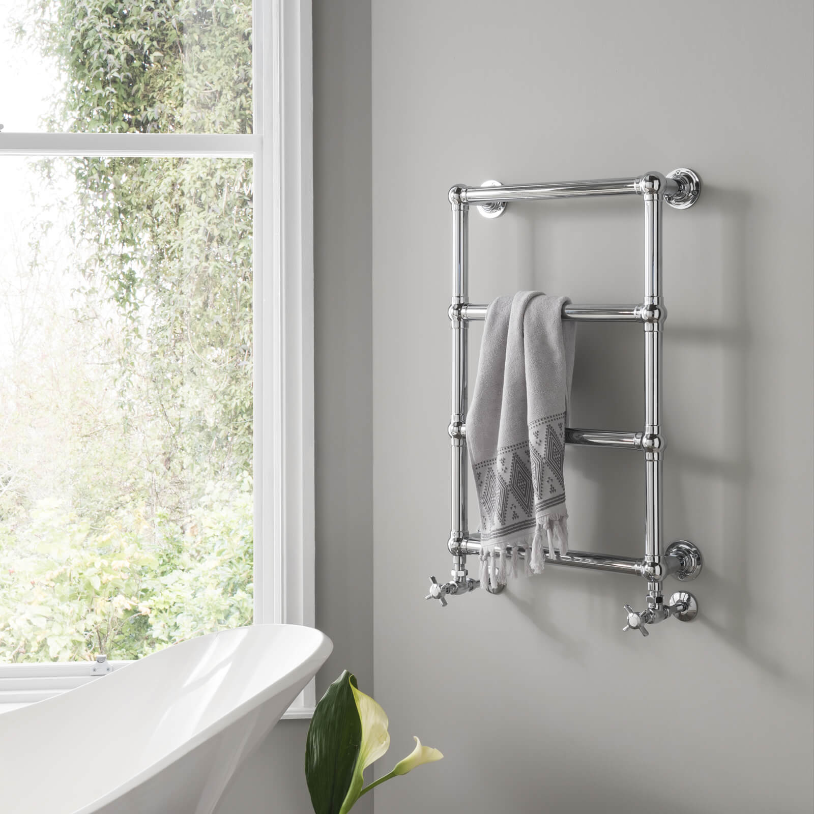 Vogue Ballerina Wall Mounted Traditional Towel Rail 1575mm Height 